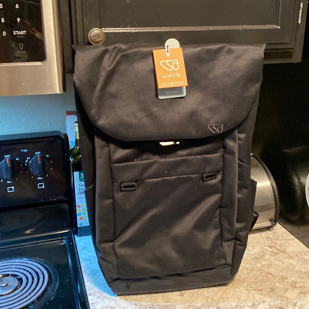 Wayb “Ready to Roam” in color Onyx